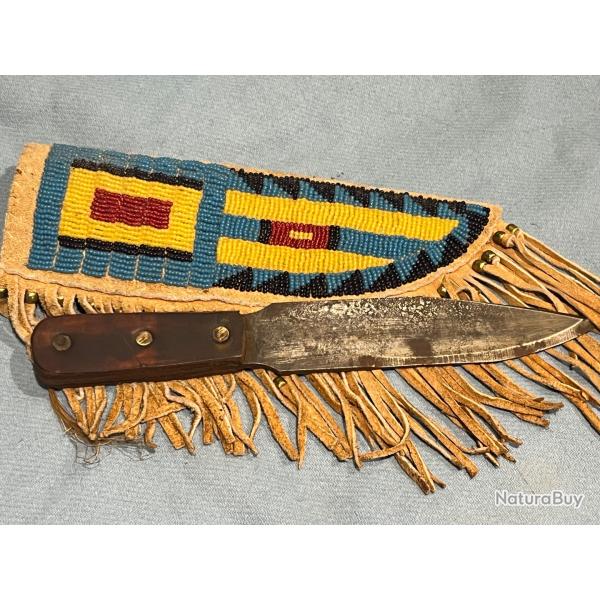 Couteau et �tui perl� indien des plaines