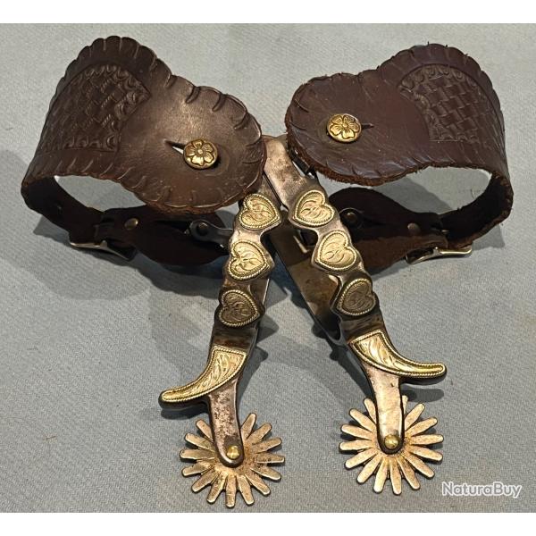 Magnifique paire d �perons cowboys avec leurs straps en cuir repouss�