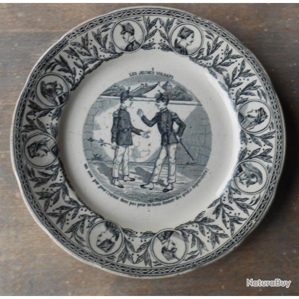 Assiette d�corative jeunes soldats N�1