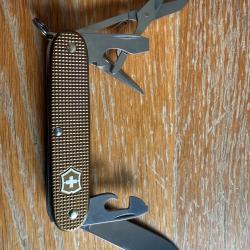Couteau Suisse Pioneer X Victorinox Alox Limited 2024