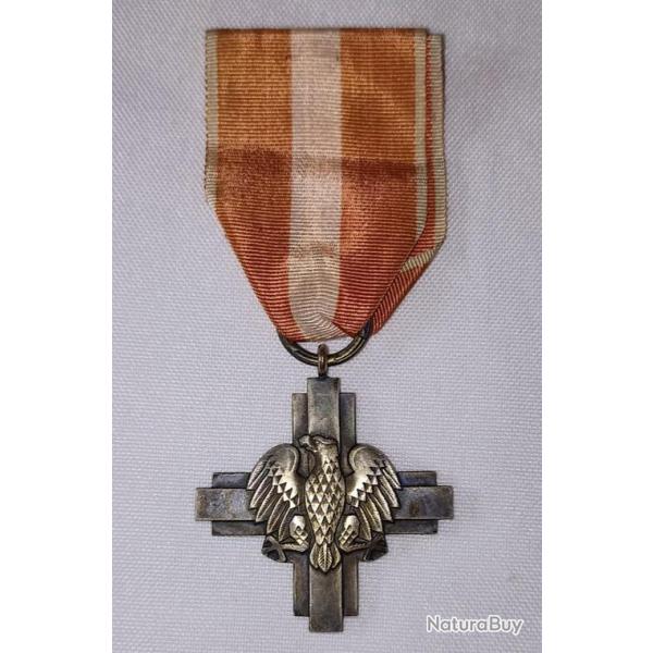 M�daille comm�morative Polonaise Bataille de LENINO 1943 WW2