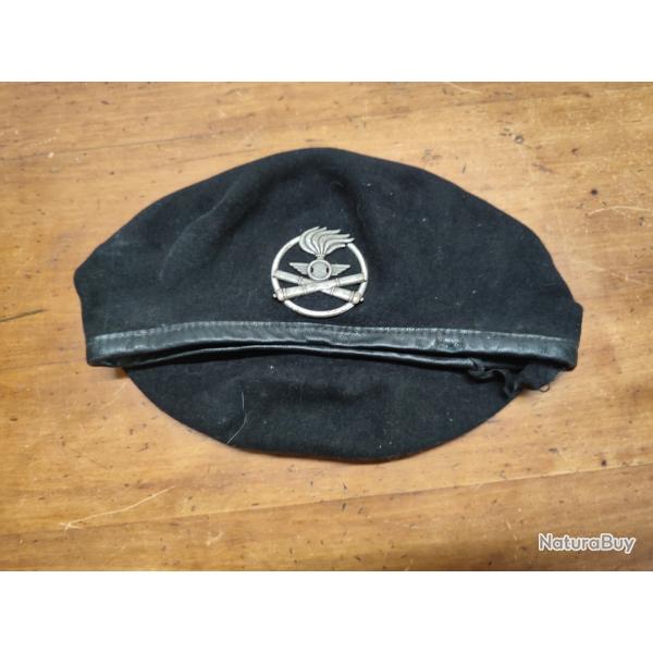 B�ret militaire � identifier