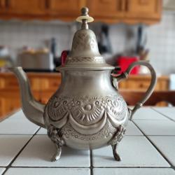 Th&eacute;i&egrave;re en m&eacute;tal argent&eacute;
