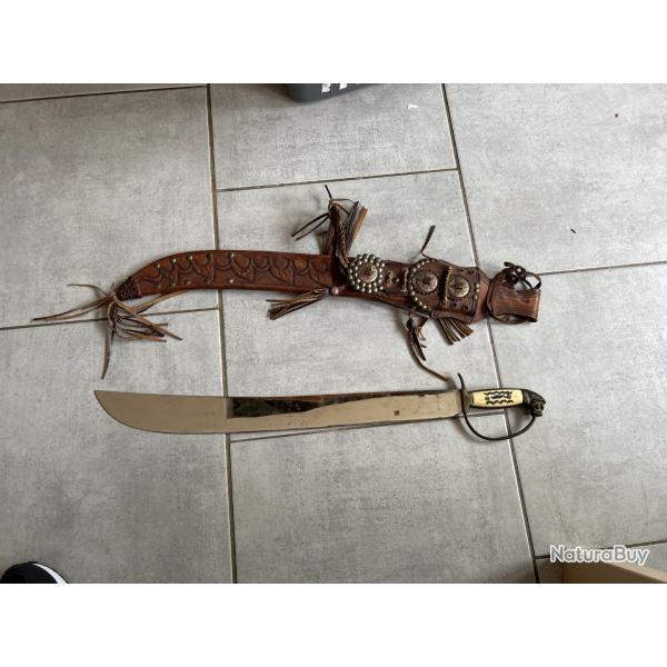 Machette avec fourreau marque corona num�ro 152