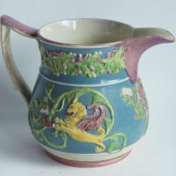 Pichet anglais barbotine Staffordshire lustre rose XIXe si&egrave;cle