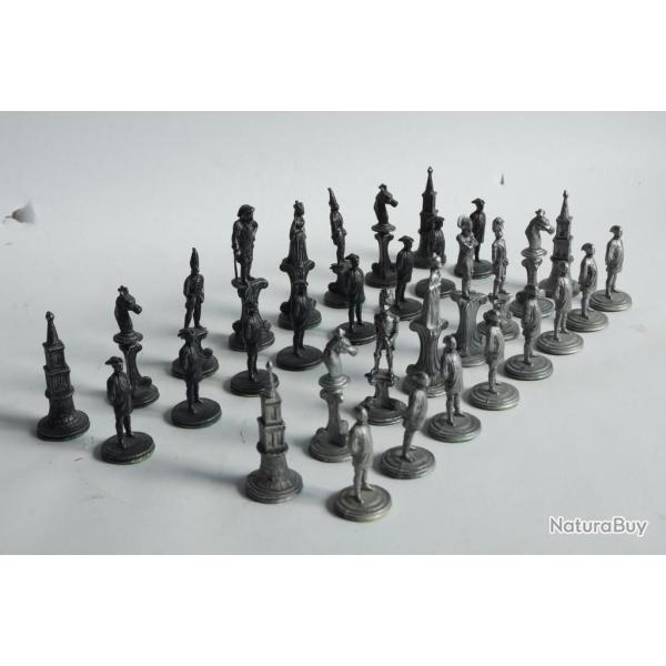 Jeu d'�checs allemand fonte spelter XIXe si�cle