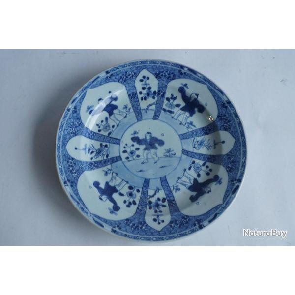 Assiette porcelaine bleu blanc Chine XIXe si�cle