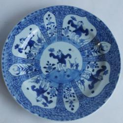 Assiette porcelaine bleu blanc Chine XIXe si&egrave;cle