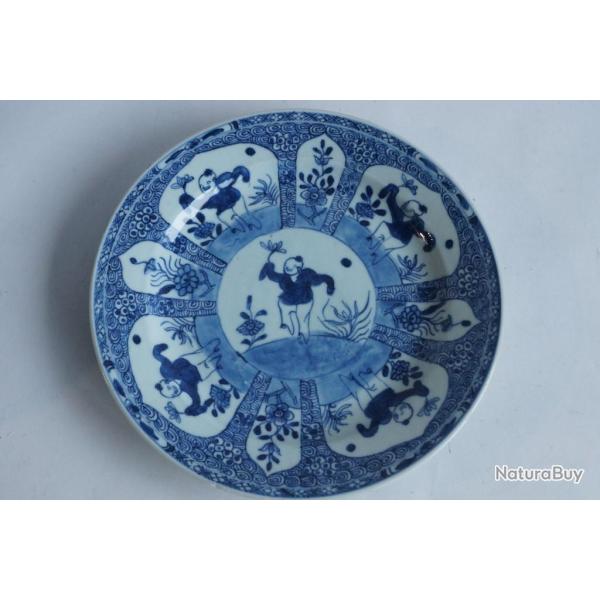 Assiette porcelaine bleu blanc Chine XIXe si�cle