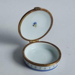 Boite &agrave; pilule porcelaine Limoges Haviland Val de Loire Fleurs
