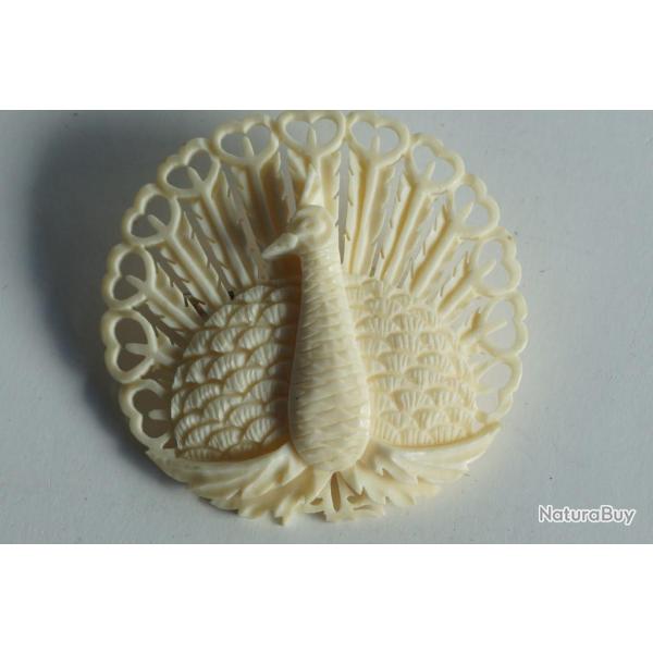 Broche Paon corne sculpt�e