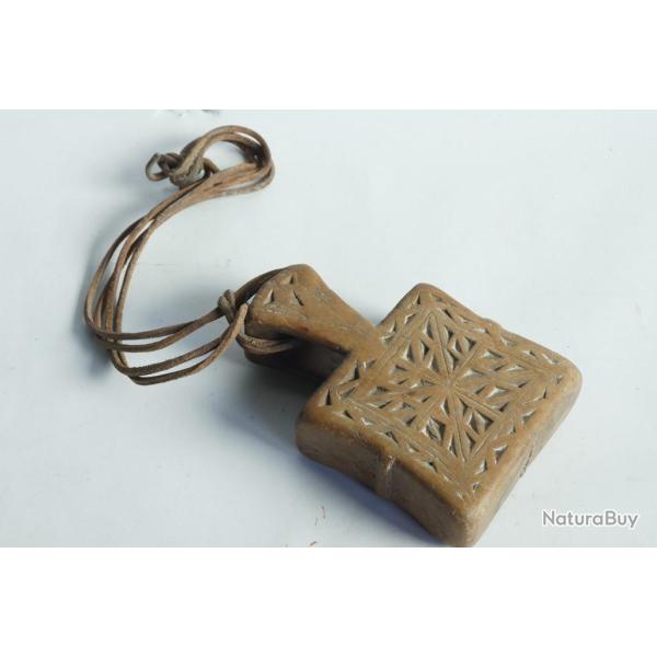 Ancienne amulette islamique bois sculpt�