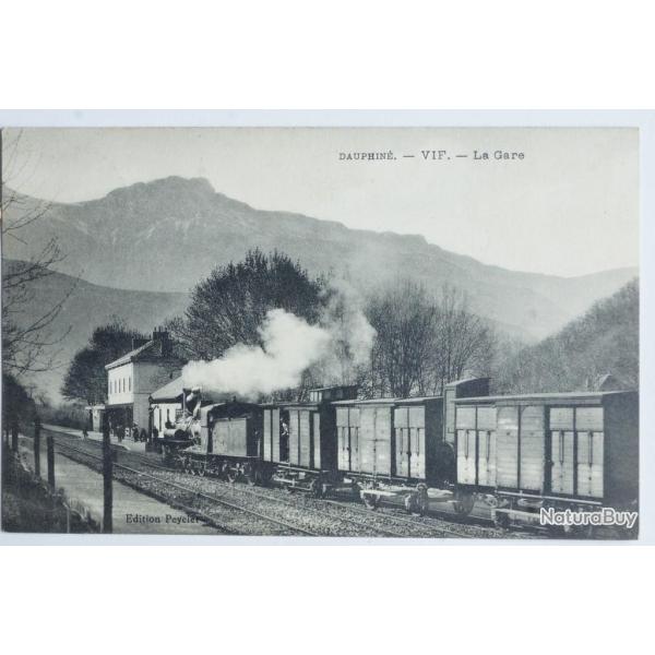 CPA Is�re Dauphin� Vif La Gare Train