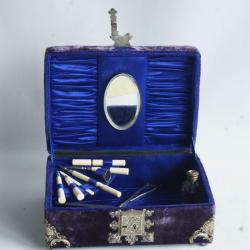 Coffret de dame velours N&eacute;cessaire de Couture XIXe si&egrave;cle