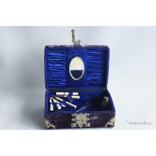 Coffret de dame velours N�cessaire de Couture XIXe si�cle