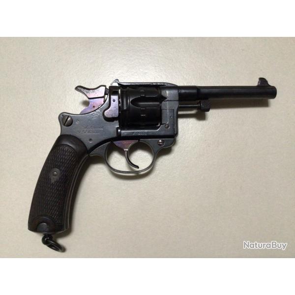 Revolver mod�le 1892 StEtienne dat� 1895 cal 8mm Lebel