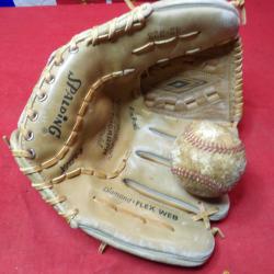 gant baseball balle cuir ramen&eacute;e 1975 USA Etats Unis Am&eacute;rique Am&eacute;ricain sport jeux