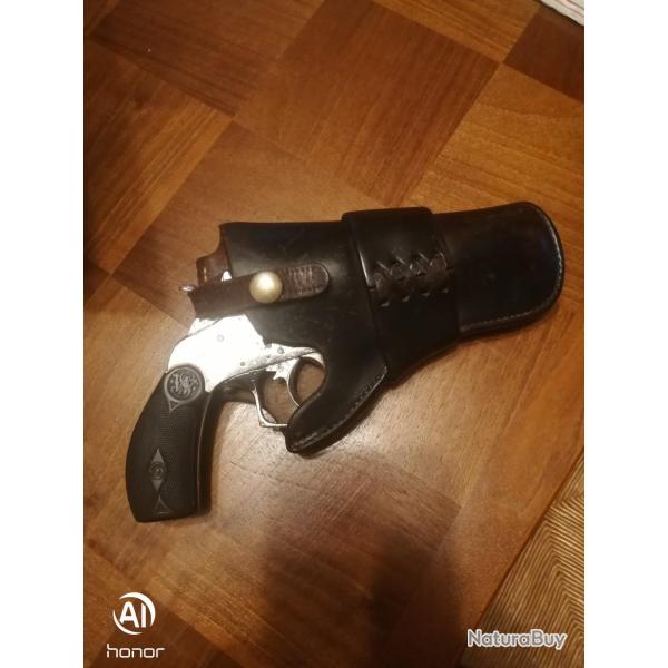REVOLVER TYPE SMITH ET WESSON CALIBRE 44 RUSSIAN