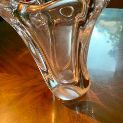 Vase en cristal, mod&egrave;le corolle sign&eacute; &laquo;&nbsp;Daum France &laquo;&nbsp;ann&eacute;es 70