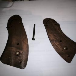 Jolie plaquette bois pour revolver Manurhin mr 88 avec le vis de maintien
