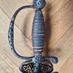 &Eacute;P&Eacute;E DE COUR 18&egrave;me si&egrave;cle/ancien r&eacute;gime EN FER AJOUR&Eacute;.