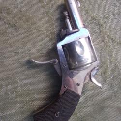 revolver ancien  "Etienne Paris"