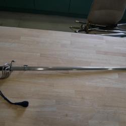 Sabre d'officier mod&egrave;le 1882 "Backes et Delacourt" avec sa dragonne noire bleut&eacute;