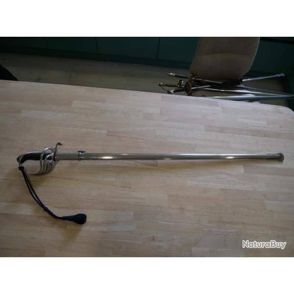 Sabre d'officier mod�le 1882 "Backes et Delacourt" avec sa dragonne noire bleut�