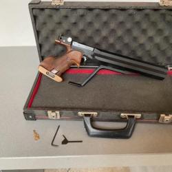 Pistolet de comp&eacute;tition  Feinwerkbau  LP 100 droitier 4.5