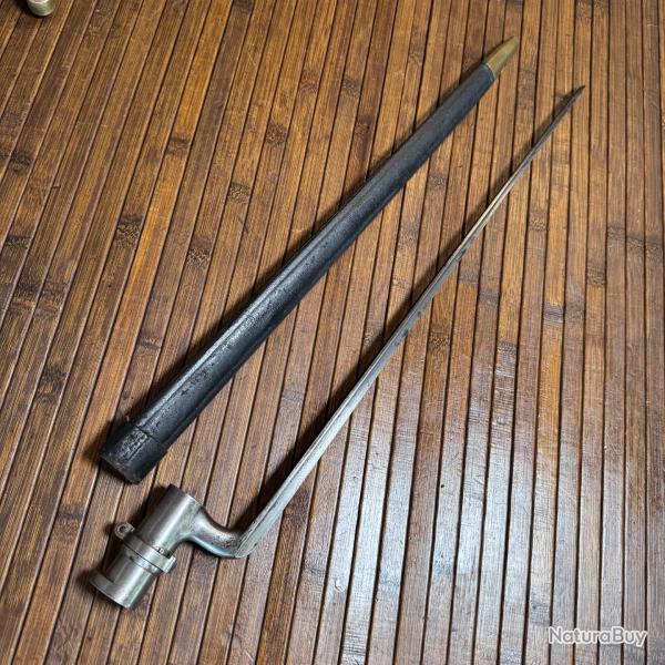 BELLE BA�ONNETTE � DOUILLE, type 1822, Restauration DANS SON RARE FOURREAU EN CUIR
