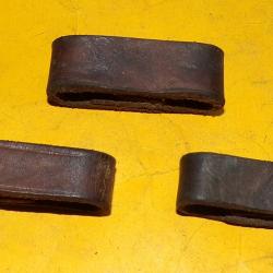 LOT DE 3 PASSANTS EN CUIR POUR CEINTURON MILITAIRE DE L'ARMEE FRANCAISE , 3 X 45 MM ,  ETAT VOIR PHO