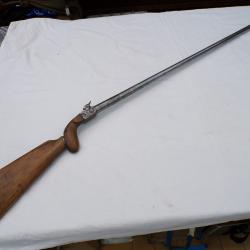 Tr&egrave;s longue carabine de braconnier &agrave; percussion XIX &egrave;me