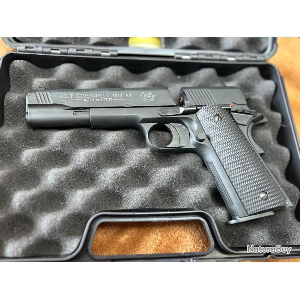 Colt 1911 Government A1.CO2 4,5 plombs 2 chargeurs .quasi neuf .Mallette Umarex.3,5J
