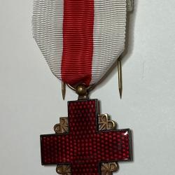 M&Eacute;DAILLE CROIX ROUGE Croix Rouge Fran&ccedil;aise, m&eacute;daille de r&eacute;compense, bronze dor&eacute;  et &eacute;mailTu