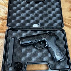 Beretta PX4 Storm .co2 3J quasi neuf . 2 chargeurs plombs ou bbs. mallette Umarex