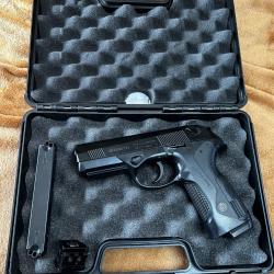 Beretta PX4 Storm .co2 3J quasi neuf . 2 chargeurs plombs ou bbs. mallette Umarex