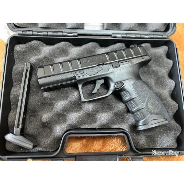 Beretta APX . co2 3J quasi neuf . 4,5 Billes .  1 chargeur suppl�mentaire.mallette rigide Umarex.