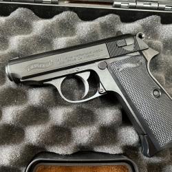 Walther PPK co2 quasi neuf . 4,5 Billes .  1 chargeur suppl&eacute;mentaire.mallette rigide Umarex.