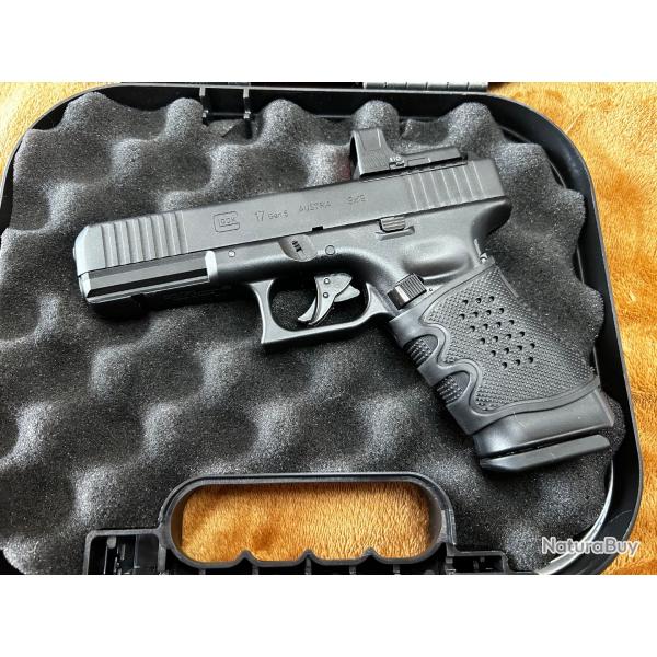 Glock 17 gen5. �tat quasi neuf. Blowback. CO2 4,5 Plombs. Point rouge Umarex . Mallette Glock