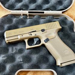 Glock 19X gen5. &Eacute;tat quasi neuf. Blowback. CO2 4,5 billes. Mallette Glock et Grip silicone.