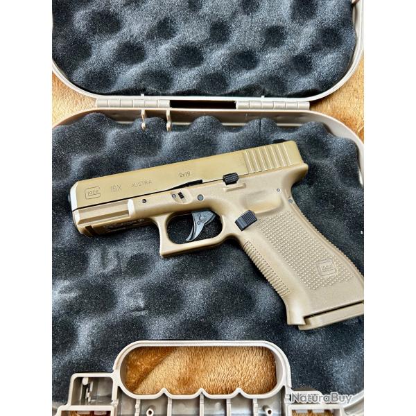 Glock 19X gen5. �tat quasi neuf. Blowback. CO2 4,5 billes. Mallette Glock et Grip silicone.