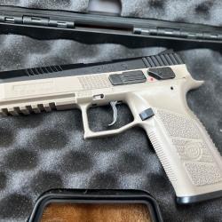 CZ P09. &Eacute;tat quasi neuf. Blowback. CO2 4,5 Plombs et billes. Mallette Umarex.
