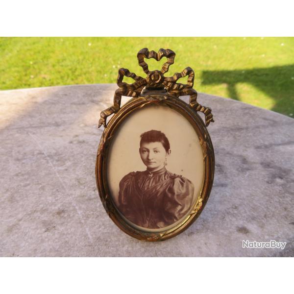 Ancien cadre porte photo ovale en bronze dor� de style Louis XVI - FRANCE (XIX�)