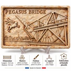 Bas relief du PEGASUS BRIDGE 14.5 x 8.5 cm Patine ton pierre
