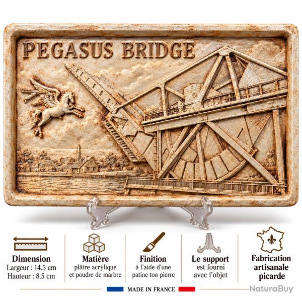 Bas relief du PEGASUS BRIDGE 14.5 x 8.5 cm Patine ton pierre