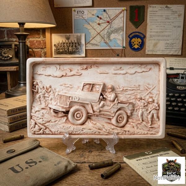 Bas relief d'une JEEP au d�barquement 14.5 x 8.5 cm Patine ton pierre