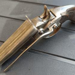 Pistolet de v&eacute;nerie avec sa rare attache de ceinture