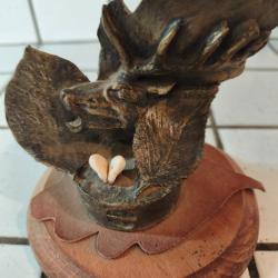 Sculpture en bois t&ecirc;te de cerf avec dents