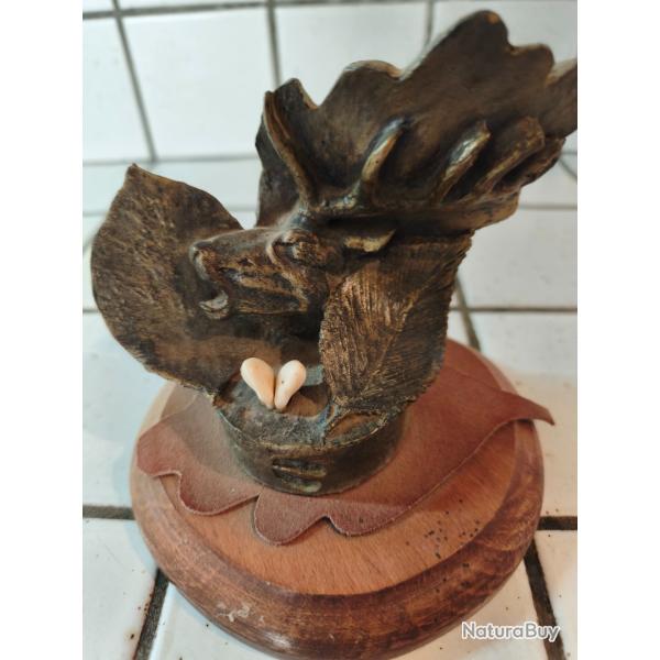 Sculpture en bois t�te de cerf avec dents