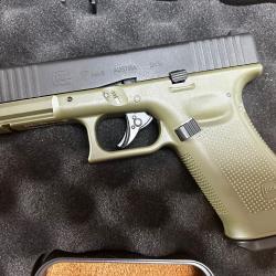 Glock 17 OLIVE BATTLEFIELD GREEN. Gen5. Cal 4,5 billes.3J. &Eacute;tat quasi neuf.livr&eacute; en mallette Glock.